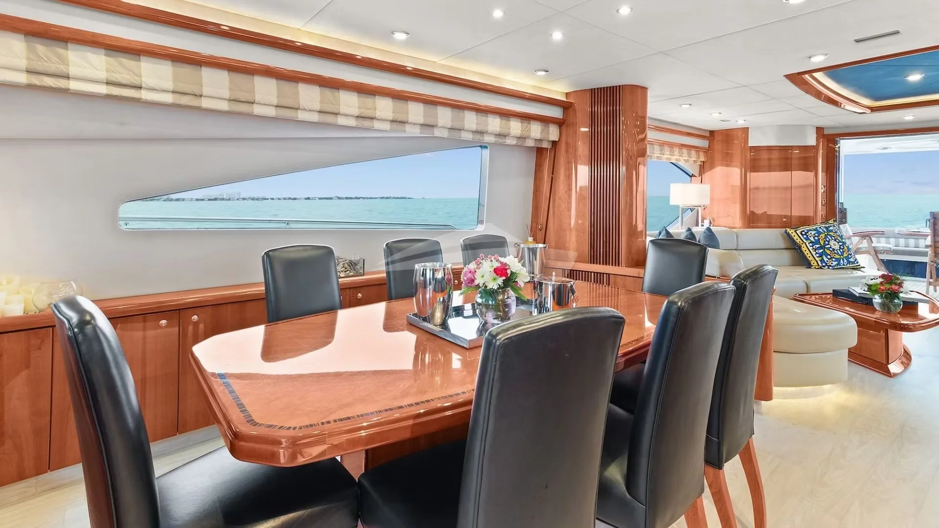 90ft Sunseeker Acqua master cabin suite